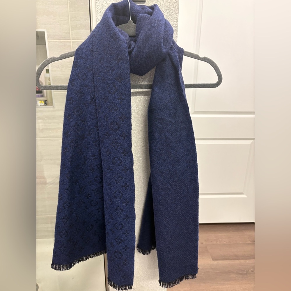 Louis Vuitton Gradient Navy Wool Scarf